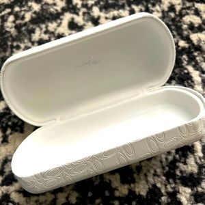 Oakley hard shelled sunglasses case